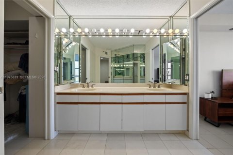 Condominio en venta en Aventura, Florida, 2 dormitorios, 134.43 m2 № 2079115 - foto 17