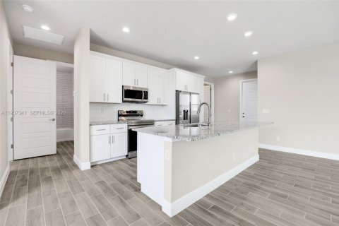 House in LaBelle, Florida 4 bedrooms, 154.4 sq.m. № 1998220 - photo 8