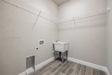 House in LaBelle, Florida 4 bedrooms, 154.4 sq.m. № 1998220 - photo 26