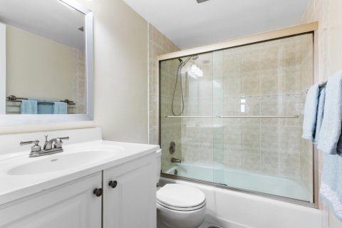 Condo in Pompano Beach, Florida, 2 bedrooms  № 1022423 - photo 1