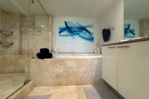 Condo in Hallandale Beach, Florida, 2 bedrooms  № 1498329 - photo 6