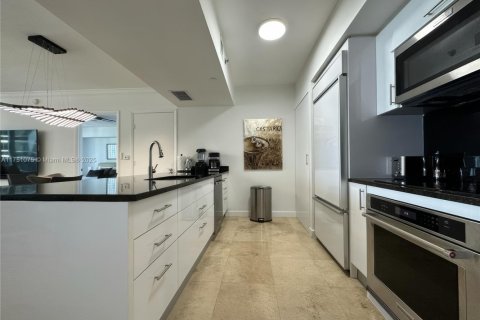 Condo in Hallandale Beach, Florida, 2 bedrooms  № 1498329 - photo 12