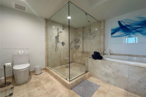 Condo in Hallandale Beach, Florida, 2 bedrooms  № 1498329 - photo 17