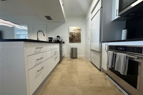 Condo in Hallandale Beach, Florida, 2 bedrooms  № 1498329 - photo 11