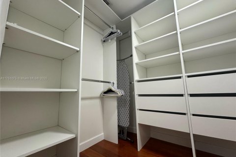 Condo in Hallandale Beach, Florida, 2 bedrooms  № 1498329 - photo 22