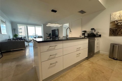 Condo in Hallandale Beach, Florida, 2 bedrooms  № 1498329 - photo 10