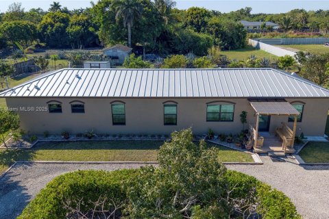 House in Homestead, Florida 3 bedrooms, 133.78 sq.m. № 1830879 - photo 3