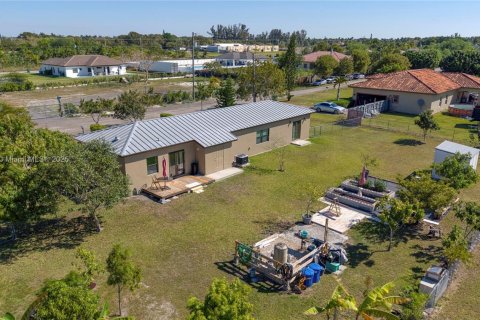 House in Homestead, Florida 3 bedrooms, 133.78 sq.m. № 1830879 - photo 10