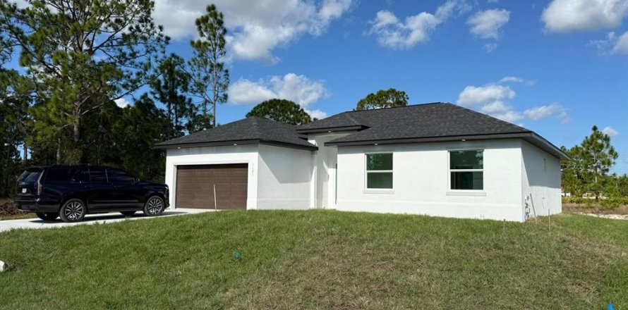 Villa ou maison à Lehigh Acres, Floride 4 chambres, 152.27 m2 № 2148283