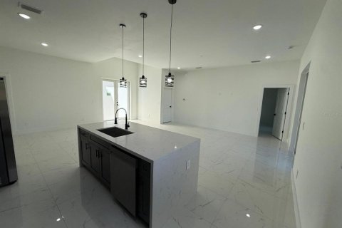 Villa ou maison à louer à Lehigh Acres, Floride: 4 chambres, 152.27 m2 № 2148283 - photo 16