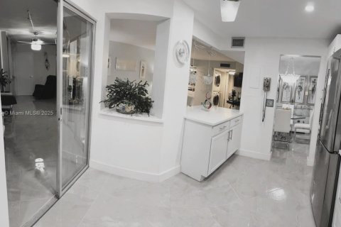 Condo in Lake Worth, Florida, 2 bedrooms  № 2039019 - photo 16