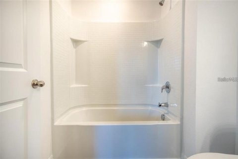 Townhouse in Davenport, Florida 3 bedrooms, 130.43 sq.m. № 2230586 - photo 12