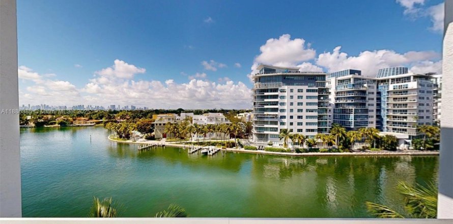 Кондоминиум с 2 спальнями в Майами-Бич, Флорида № 1951477