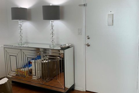 Condominio en alquiler en Hallandale Beach, Florida, 2 dormitorios, 85.84 m2 № 2085900 - foto 5