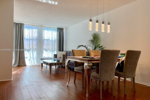 Condominio en alquiler en Hallandale Beach, Florida, 2 dormitorios, 85.84 m2 № 2085900 - foto 3