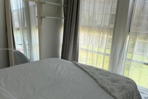 Condominio en alquiler en Hallandale Beach, Florida, 2 dormitorios, 85.84 m2 № 2085900 - foto 13
