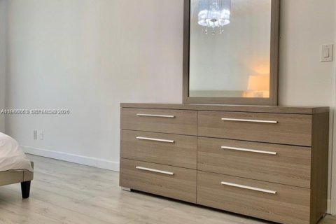Condominio en alquiler en Hallandale Beach, Florida, 2 dormitorios, 85.84 m2 № 2085900 - foto 9