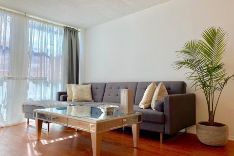 Condominio en alquiler en Hallandale Beach, Florida, 2 dormitorios, 85.84 m2 № 2085900 - foto 6