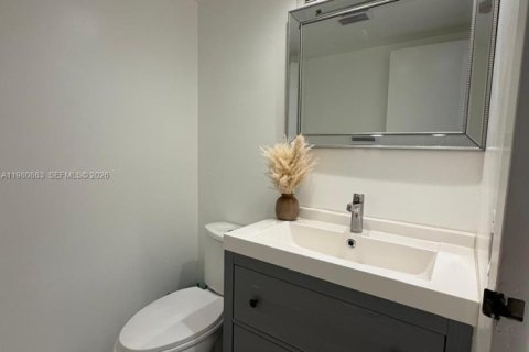 Condominio en alquiler en Hallandale Beach, Florida, 2 dormitorios, 85.84 m2 № 2085900 - foto 10