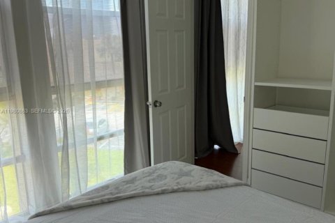 Condominio en alquiler en Hallandale Beach, Florida, 2 dormitorios, 85.84 m2 № 2085900 - foto 12
