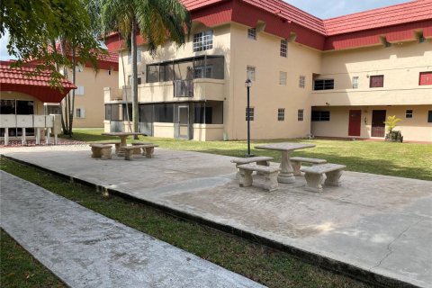 Apartment in Miami, Florida 2 bedrooms, 106.84 sq.m. № 1958658 - photo 1