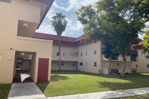 Apartment in Miami, Florida 2 bedrooms, 106.84 sq.m. № 1958658 - photo 20