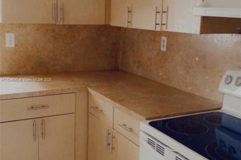 Apartment in Miami, Florida 2 bedrooms, 106.84 sq.m. № 1958658 - photo 2