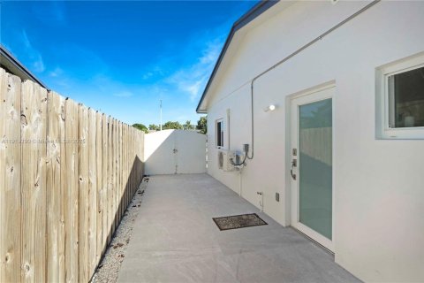 Снять в аренду виллу или дом в Майами, Флорида 3 спальни, 120.4м2, № 1974528 - фото 15