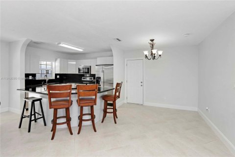 Снять в аренду виллу или дом в Майами, Флорида 3 спальни, 120.4м2, № 1974528 - фото 7