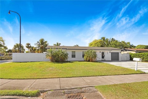 Снять в аренду виллу или дом в Майами, Флорида 3 спальни, 120.4м2, № 1974528 - фото 29