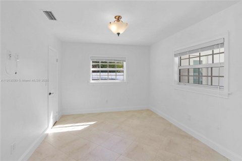 Снять в аренду виллу или дом в Майами, Флорида 3 спальни, 120.4м2, № 1974528 - фото 12