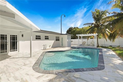 Снять в аренду виллу или дом в Майами, Флорида 3 спальни, 120.4м2, № 1974528 - фото 23