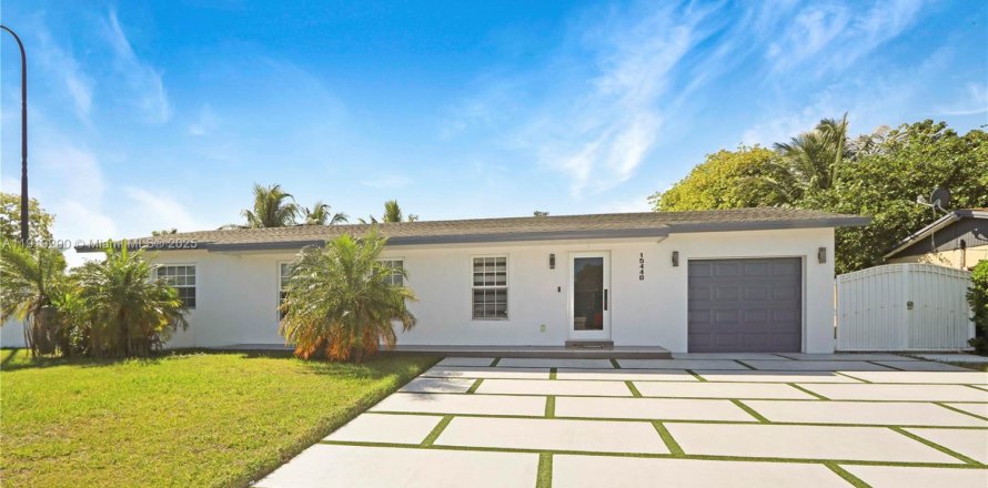 Дом в Майами, Флорида 3 спальни, 120.4м2 № 1974528