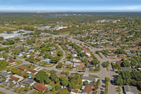 Снять в аренду виллу или дом в Майами, Флорида 3 спальни, 120.4м2, № 1974528 - фото 27