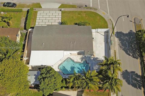 Снять в аренду виллу или дом в Майами, Флорида 3 спальни, 120.4м2, № 1974528 - фото 25