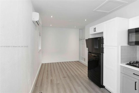 Снять в аренду виллу или дом в Майами, Флорида 3 спальни, 120.4м2, № 1974528 - фото 16