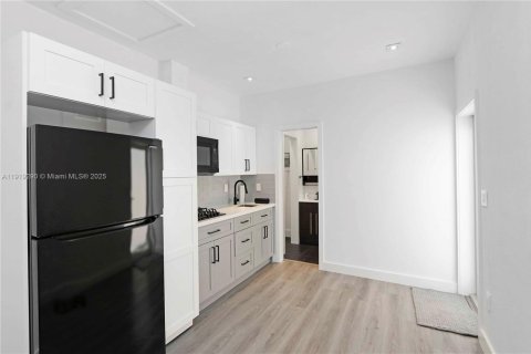 Снять в аренду виллу или дом в Майами, Флорида 3 спальни, 120.4м2, № 1974528 - фото 17