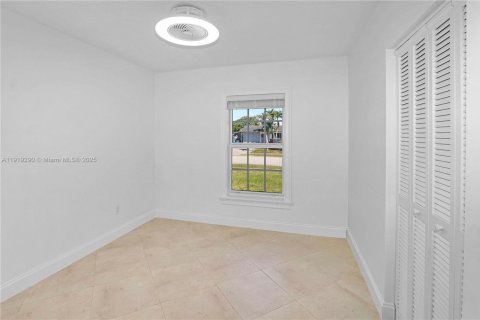 Снять в аренду виллу или дом в Майами, Флорида 3 спальни, 120.4м2, № 1974528 - фото 10