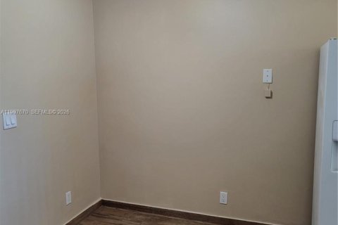 Снять в аренду кондоминиум в Лантана, Флорида 1 спальня, 55.74м2, № 2066125 - фото 4