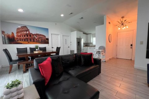 House in Kissimmee, Florida 3 bedrooms, 108.7 sq.m. № 2221985 - photo 5