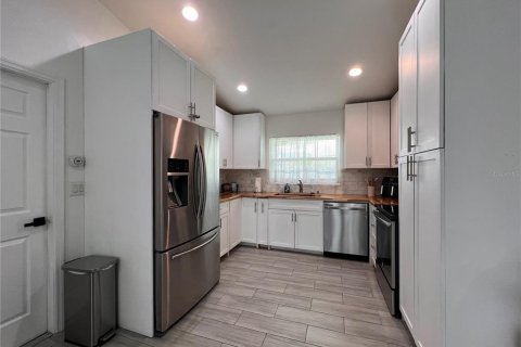 House in Kissimmee, Florida 3 bedrooms, 108.7 sq.m. № 2221985 - photo 7