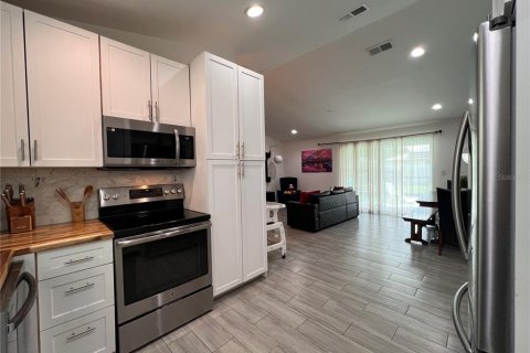 House in Kissimmee, Florida 3 bedrooms, 108.7 sq.m. № 2221985 - photo 6