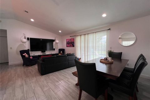 House in Kissimmee, Florida 3 bedrooms, 108.7 sq.m. № 2221985 - photo 3