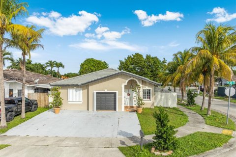 Casa en venta en Miami, Florida, 3 dormitorios, 138.61 m2 № 1984196 - foto 5