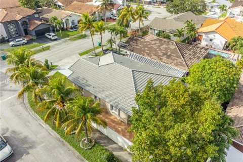 Casa en venta en Miami, Florida, 3 dormitorios, 138.61 m2 № 1984196 - foto 27