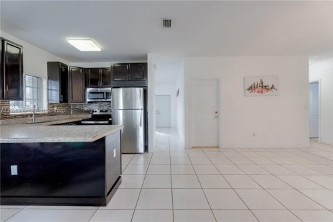 Casa en venta en Miami, Florida, 3 dormitorios, 138.61 m2 № 1984196 - foto 11