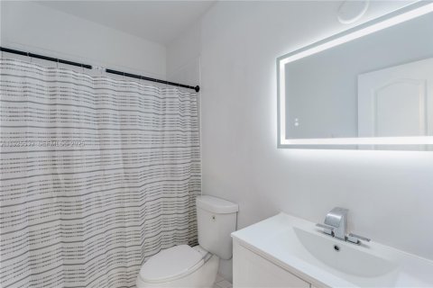 Casa en venta en Miami, Florida, 3 dormitorios, 138.61 m2 № 1984196 - foto 18