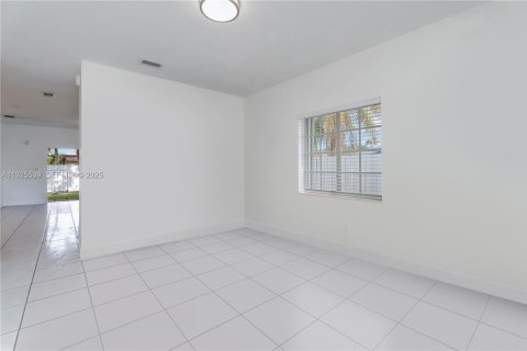 Casa en venta en Miami, Florida, 3 dormitorios, 138.61 m2 № 1984196 - foto 6