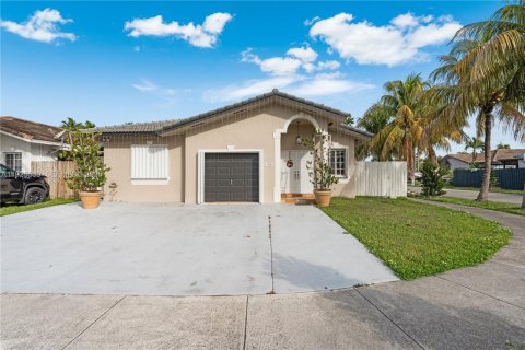 Casa en venta en Miami, Florida, 3 dormitorios, 138.61 m2 № 1984196 - foto 2