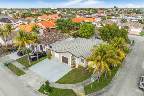 Casa en venta en Miami, Florida, 3 dormitorios, 138.61 m2 № 1984196 - foto 25